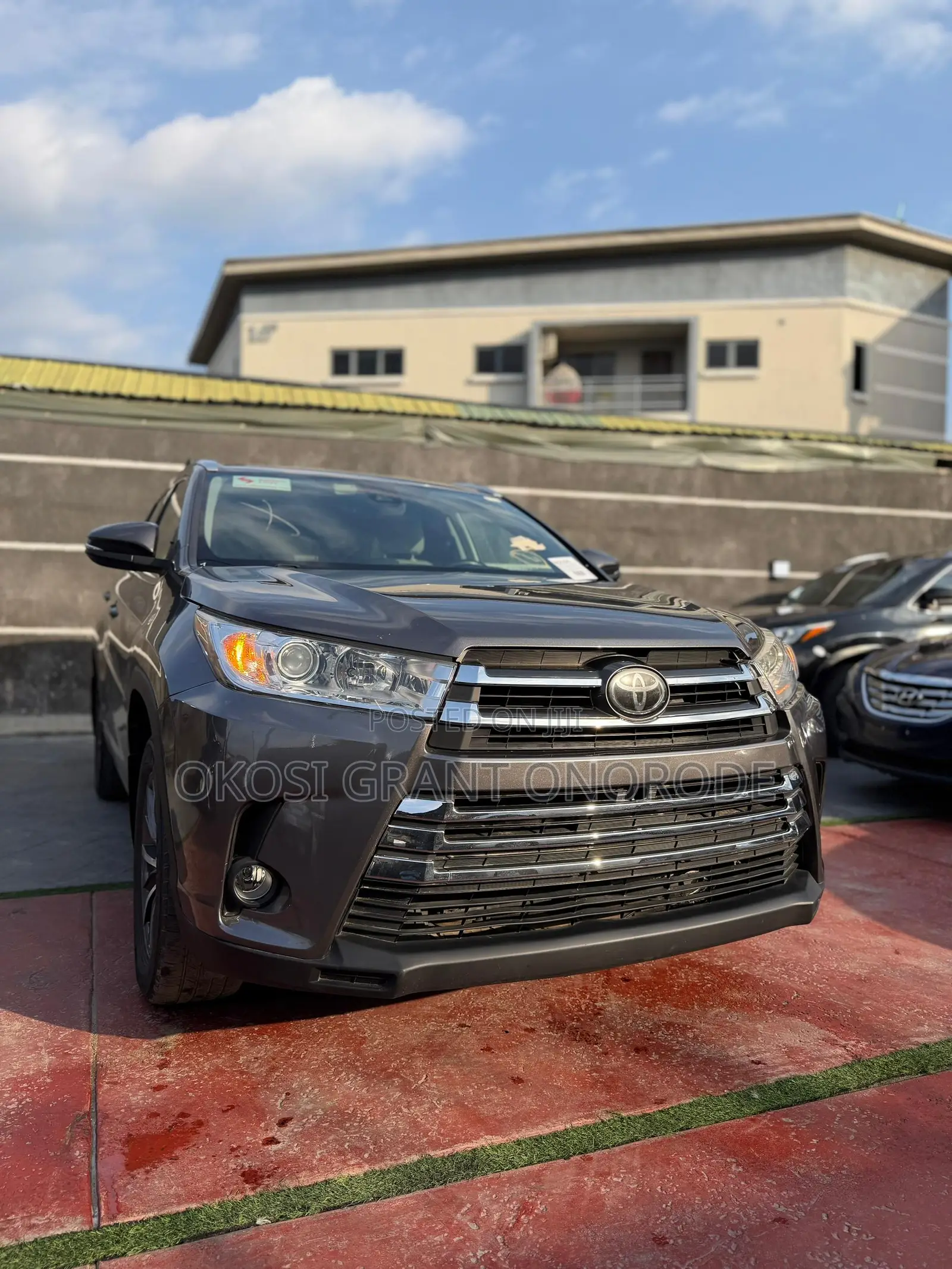 Toyota Highlander XLE 4x4 V6 (3.5L 6cyl 8A) 2017 Gray