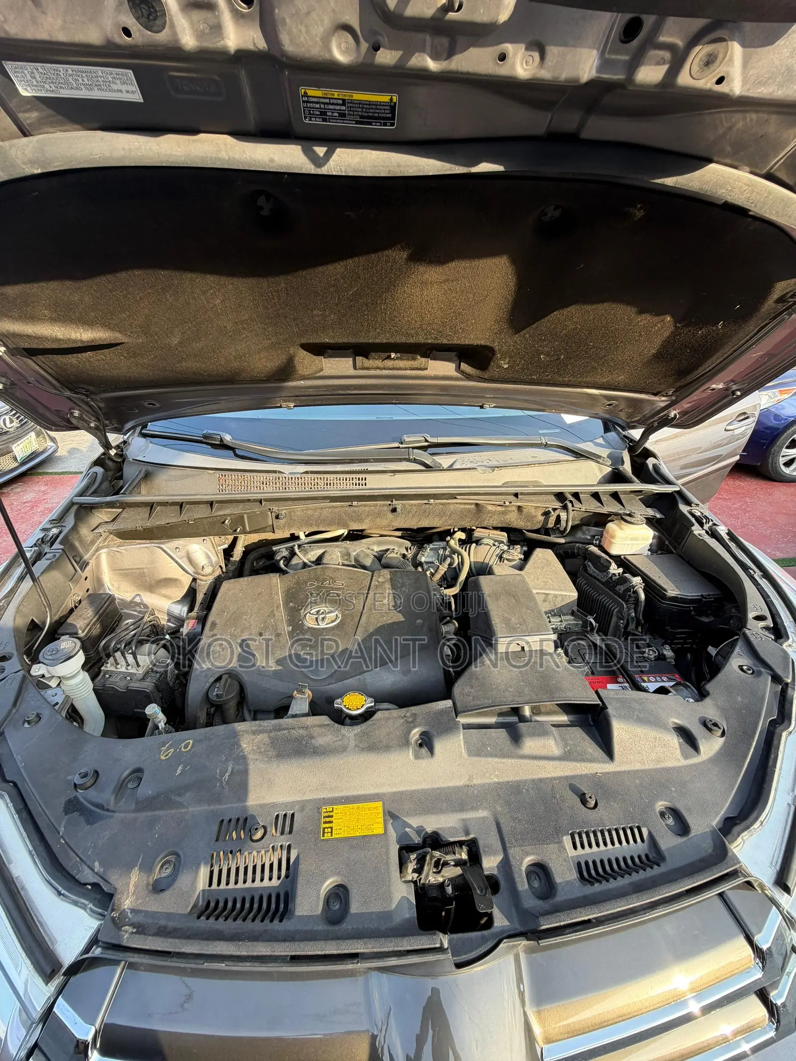 Toyota Highlander XLE 4x4 V6 (3.5L 6cyl 8A) 2017 Gray