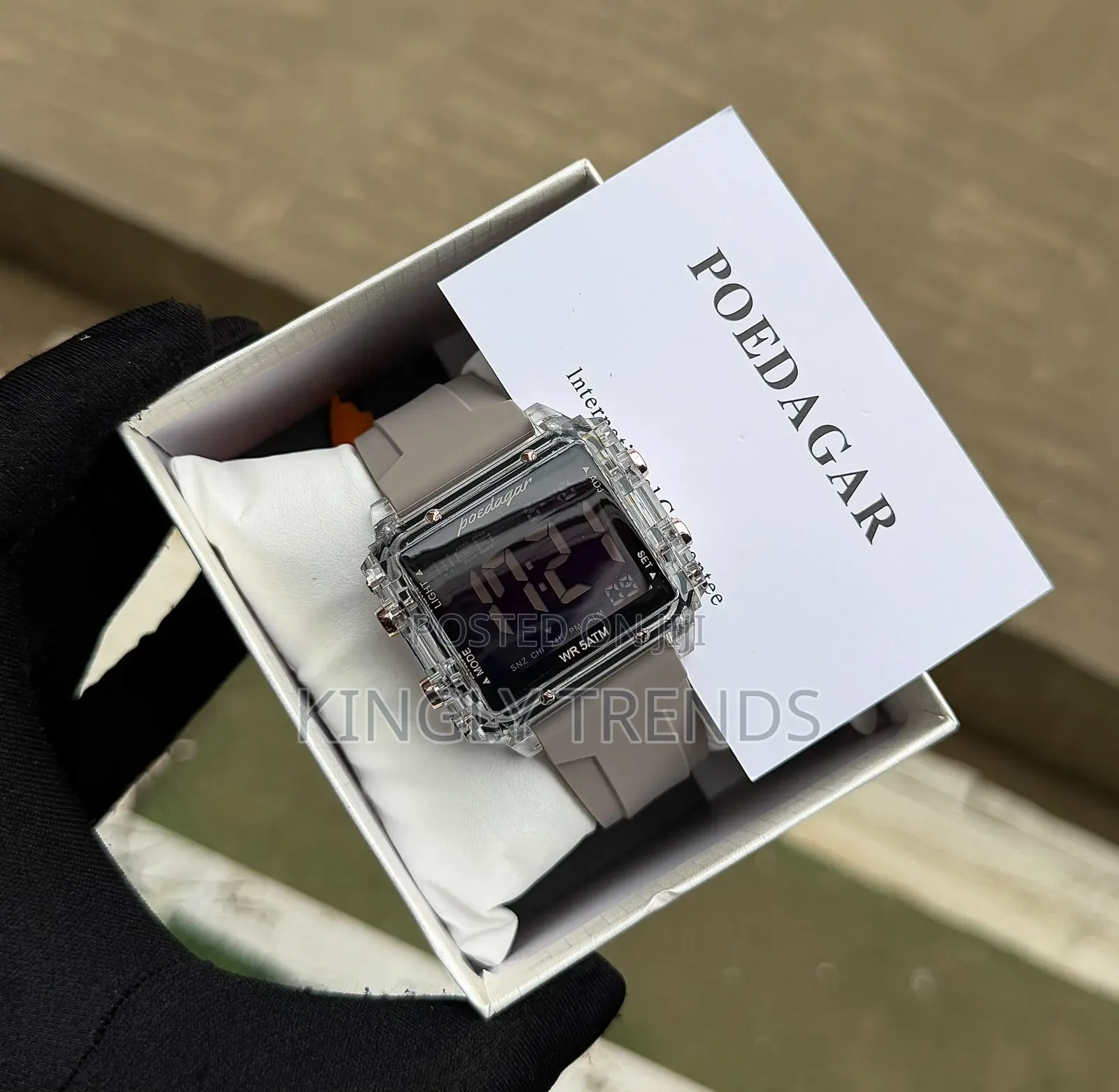 Poedagar Rubber Waterproof Wristwatch