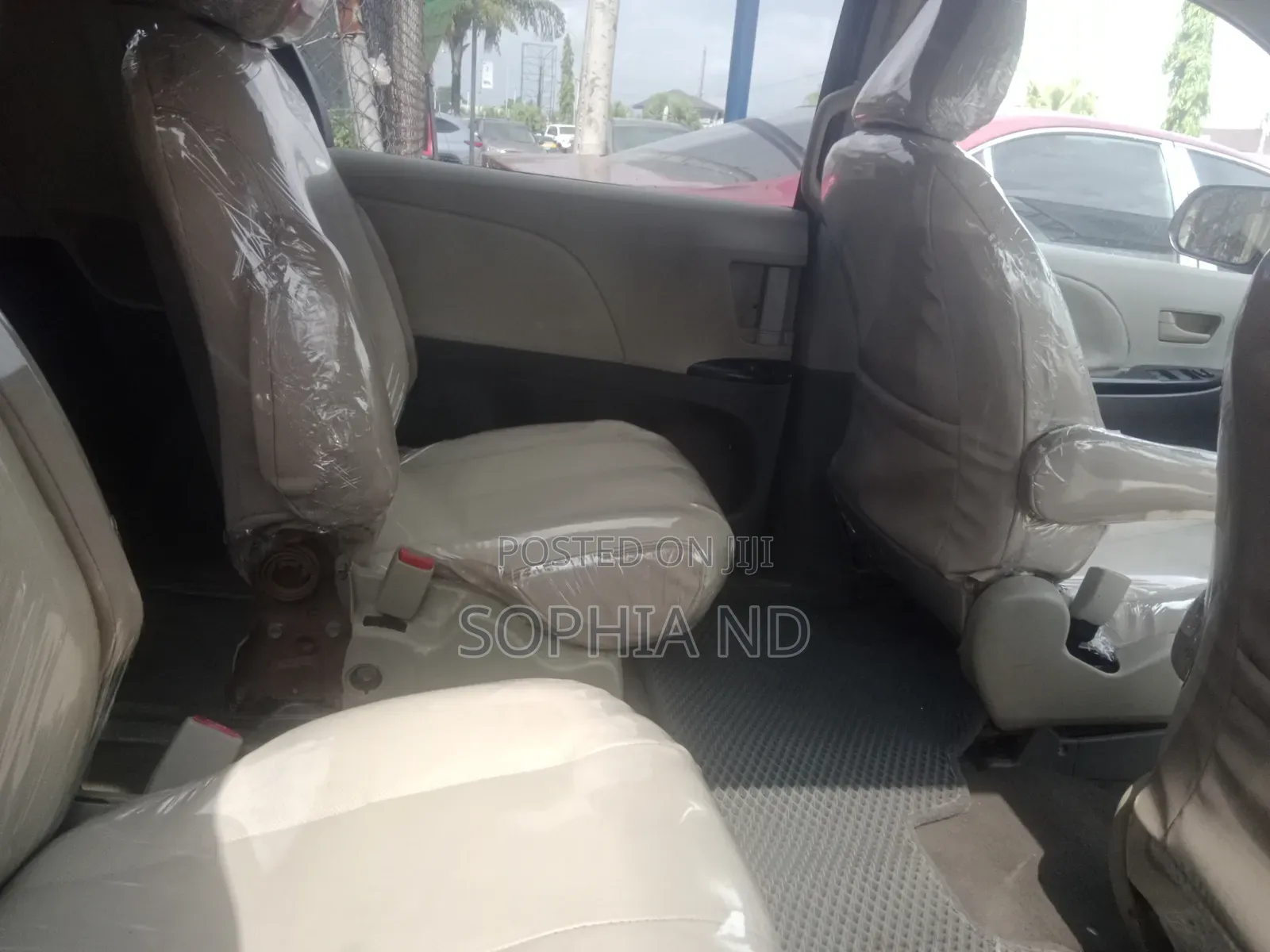 Toyota Sienna 2012 Red