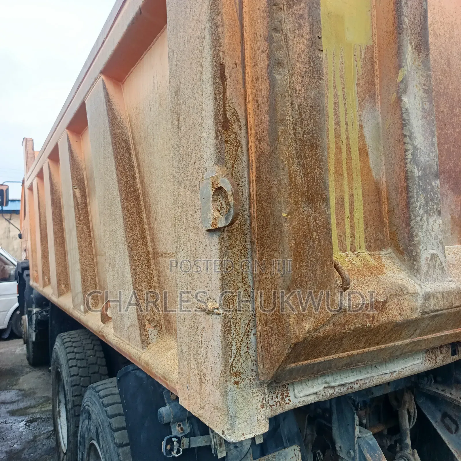 Man Diesel Tipper With Auxiliary and Miller Bucket