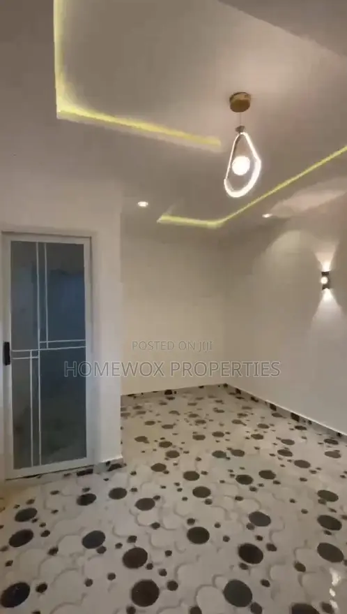 2bdrm Duplex in East West Road for rent