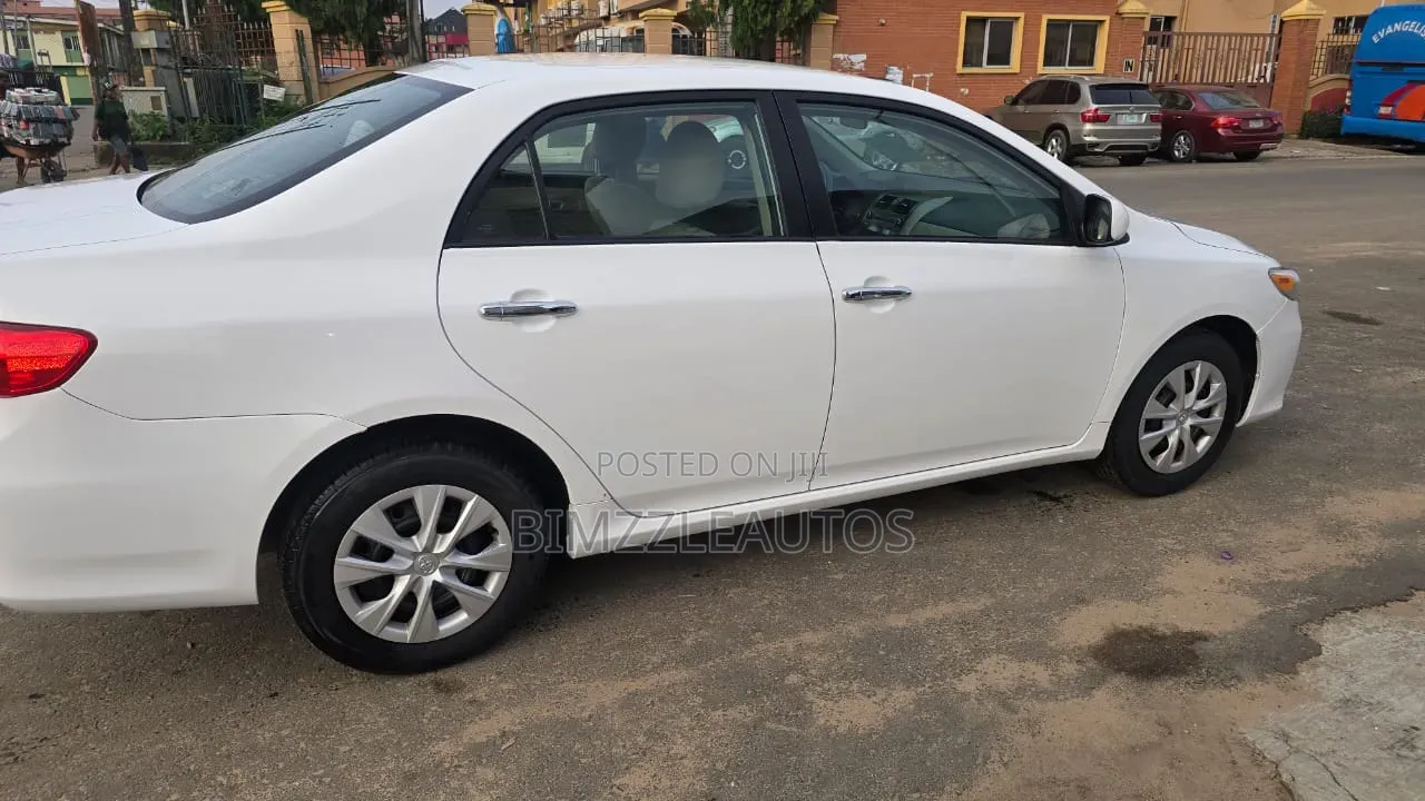 Toyota Corolla 2011 White
