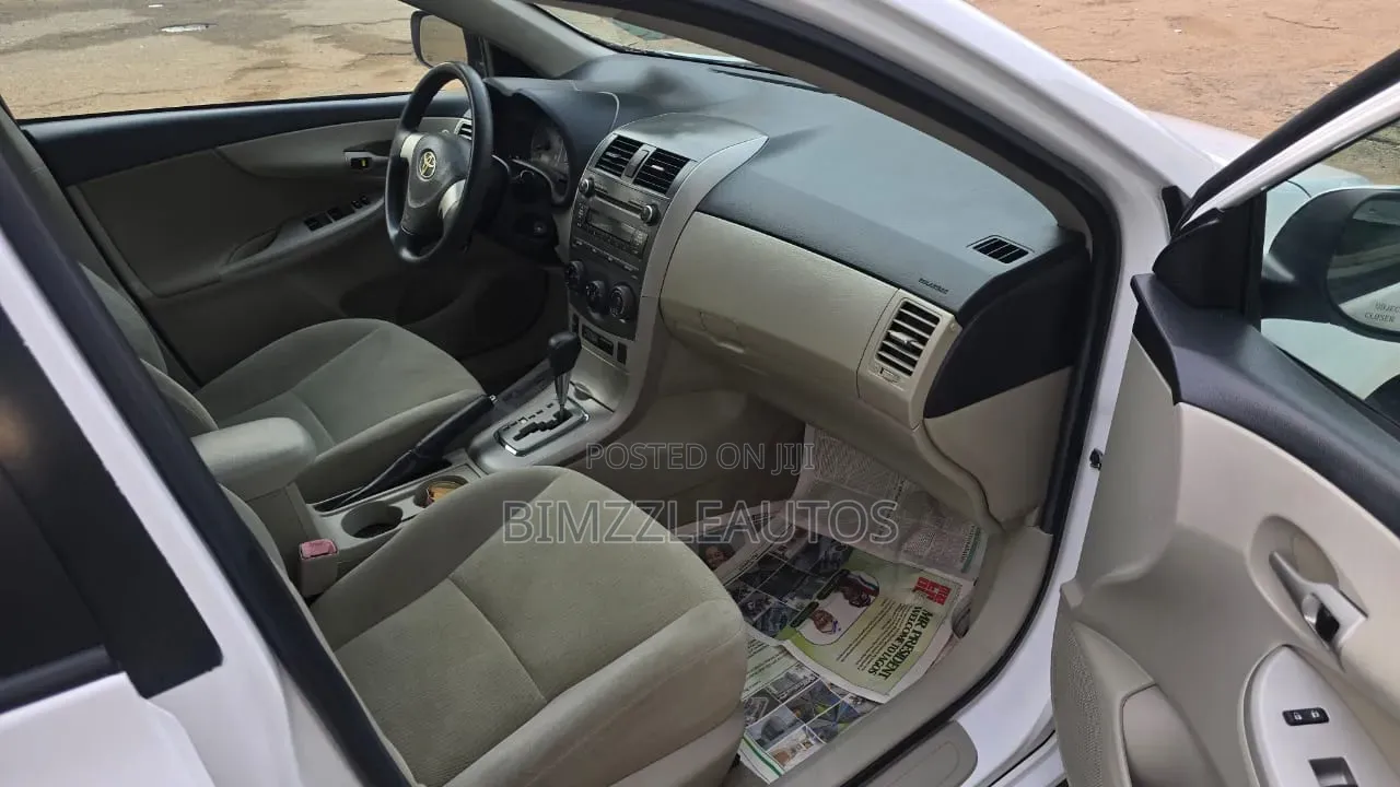Toyota Corolla 2011 White