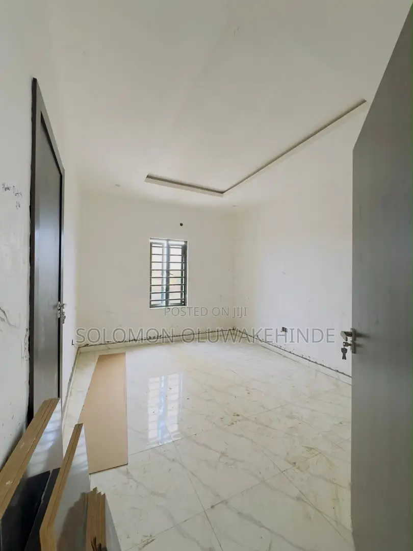 3bdrm Apartment in Gbagada for sale