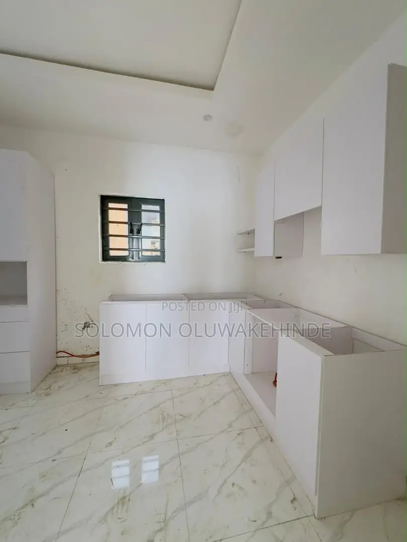 3bdrm Apartment in Gbagada for sale