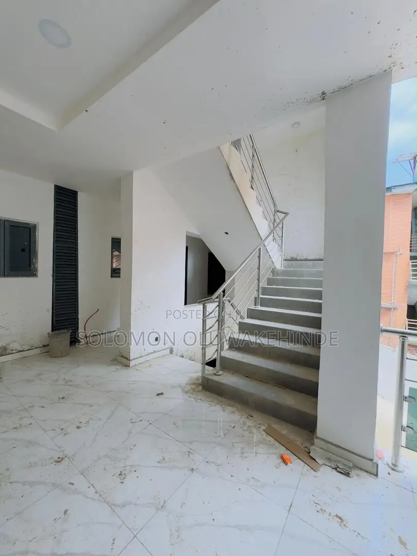 3bdrm Apartment in Gbagada for sale