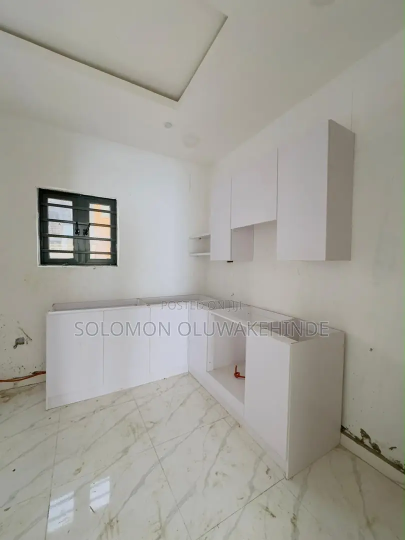 3bdrm Apartment in Gbagada for sale