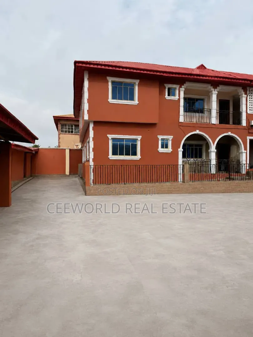 3bdrm Apartment in Main Oluyole Estate for rent