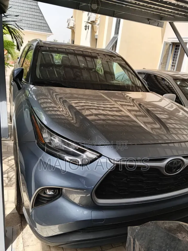 Toyota Highlander XLE 2021 Gray