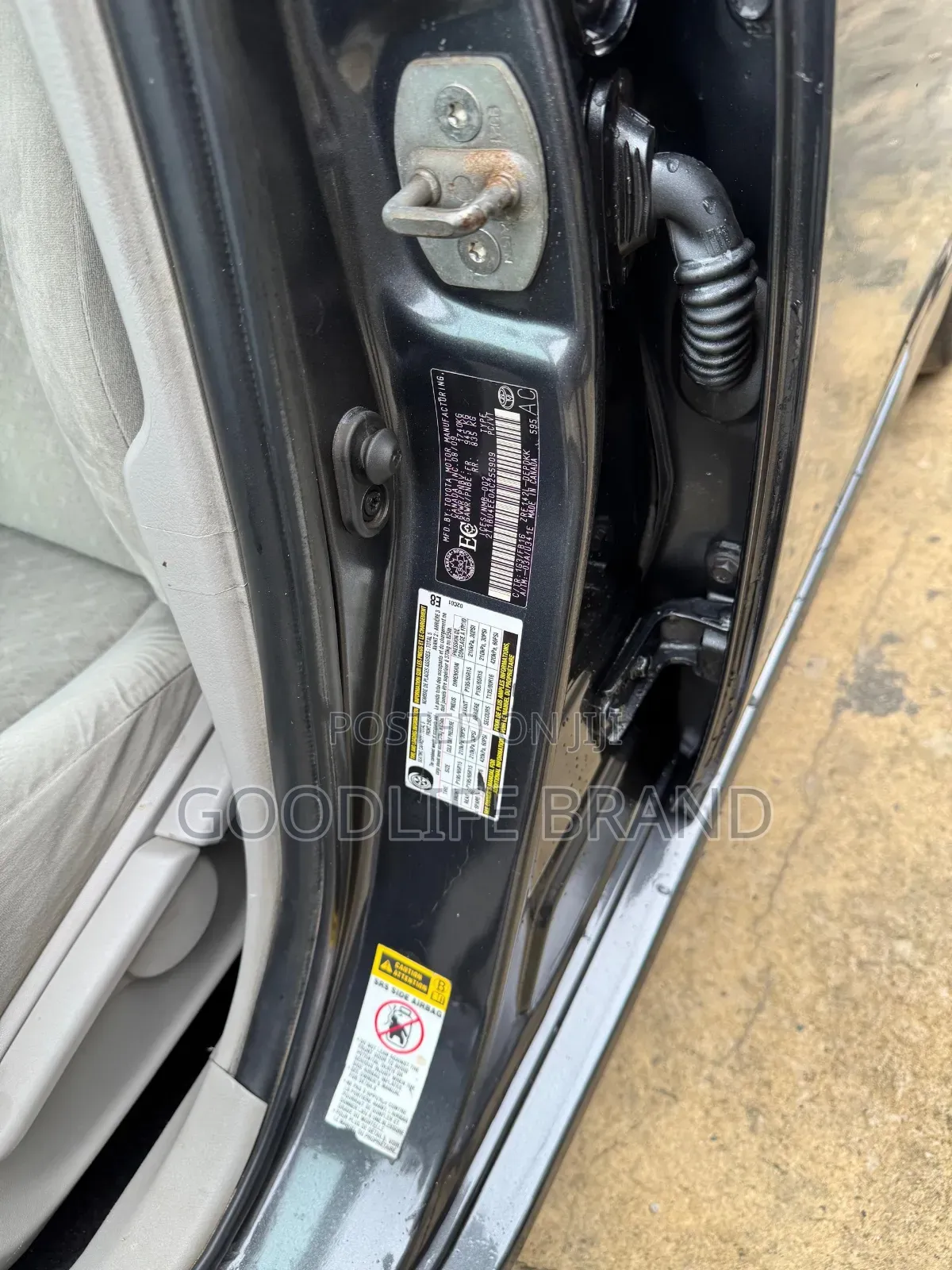 Toyota Corolla LE 4dr Sedan (1.8L 4cyl 4A) 2011 Matt Black