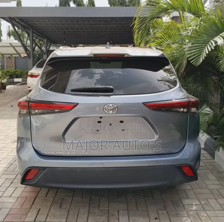 Toyota Highlander XLE 2021 Gray