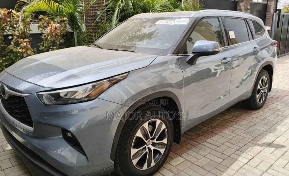 Toyota Highlander XLE 2021 Gray