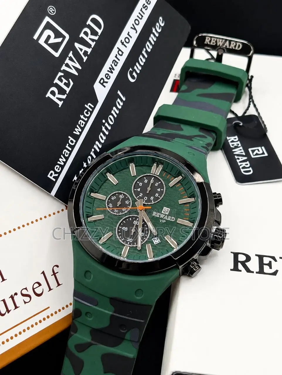Reward Quality Men Rubber Strap Wristwatch