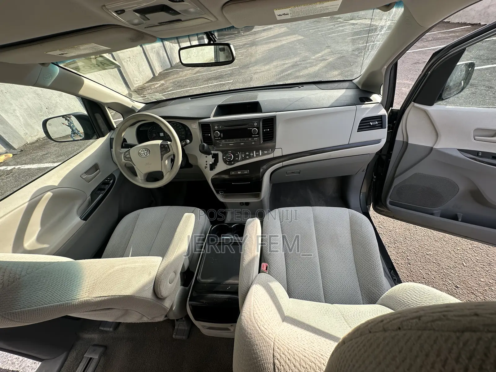 Toyota Sienna XLE FWD 8-Passenger 2013 Gray