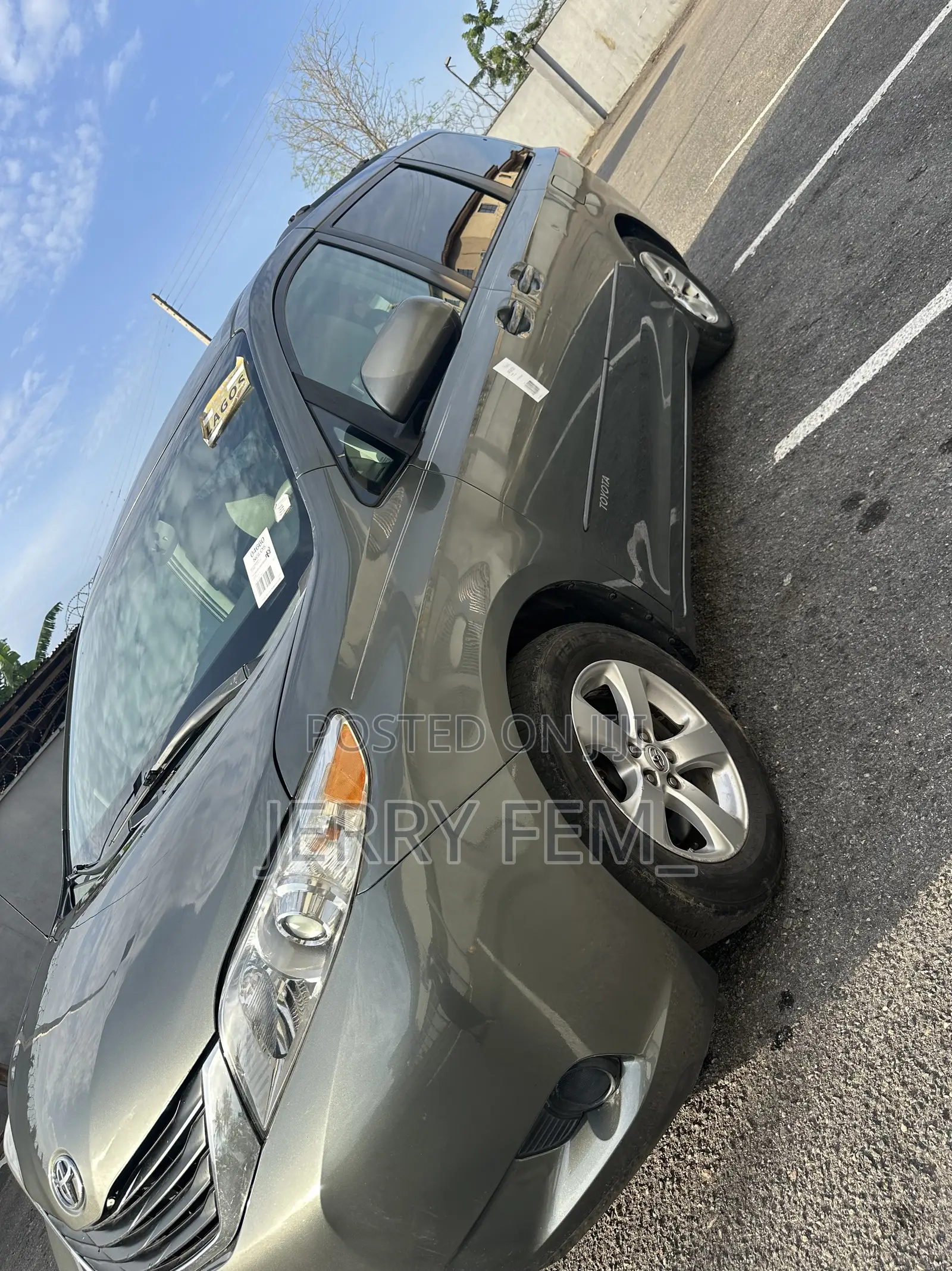Toyota Sienna XLE FWD 8-Passenger 2013 Gray