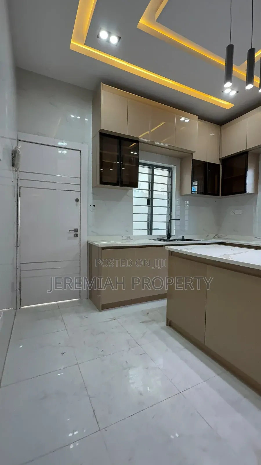 5bdrm Duplex in Omole Estate Phase I, Berger for sale