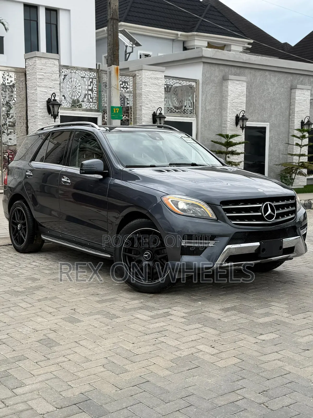 Mercedes-Benz M Class ML350 4MATIC 4dr SUV AWD (3.5L 6cyl 7A) 2014 Gray