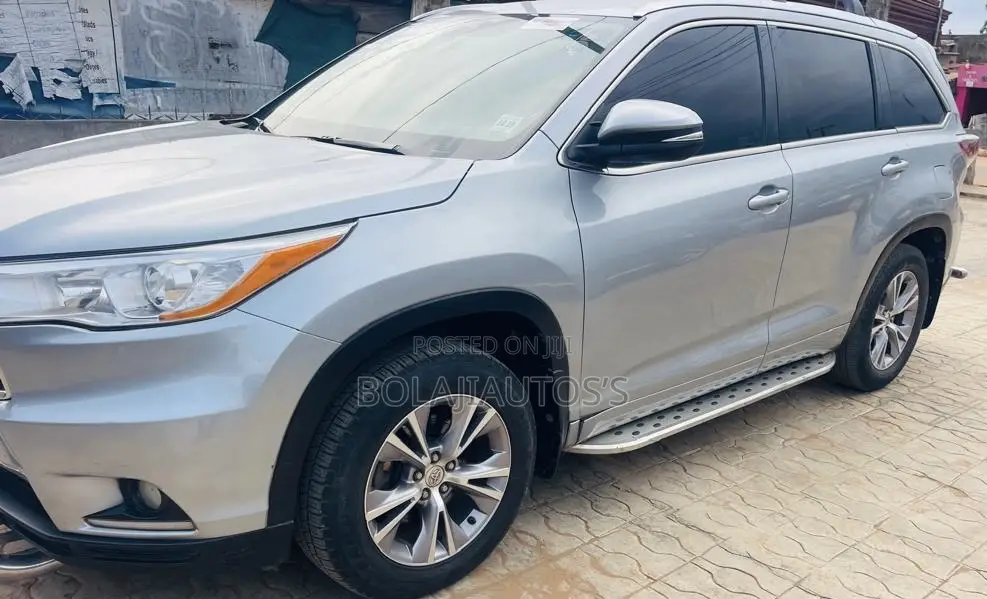 Toyota Highlander XLE 4dr SUV AWD (3.5L 6cyl 6A) 2015 Silver