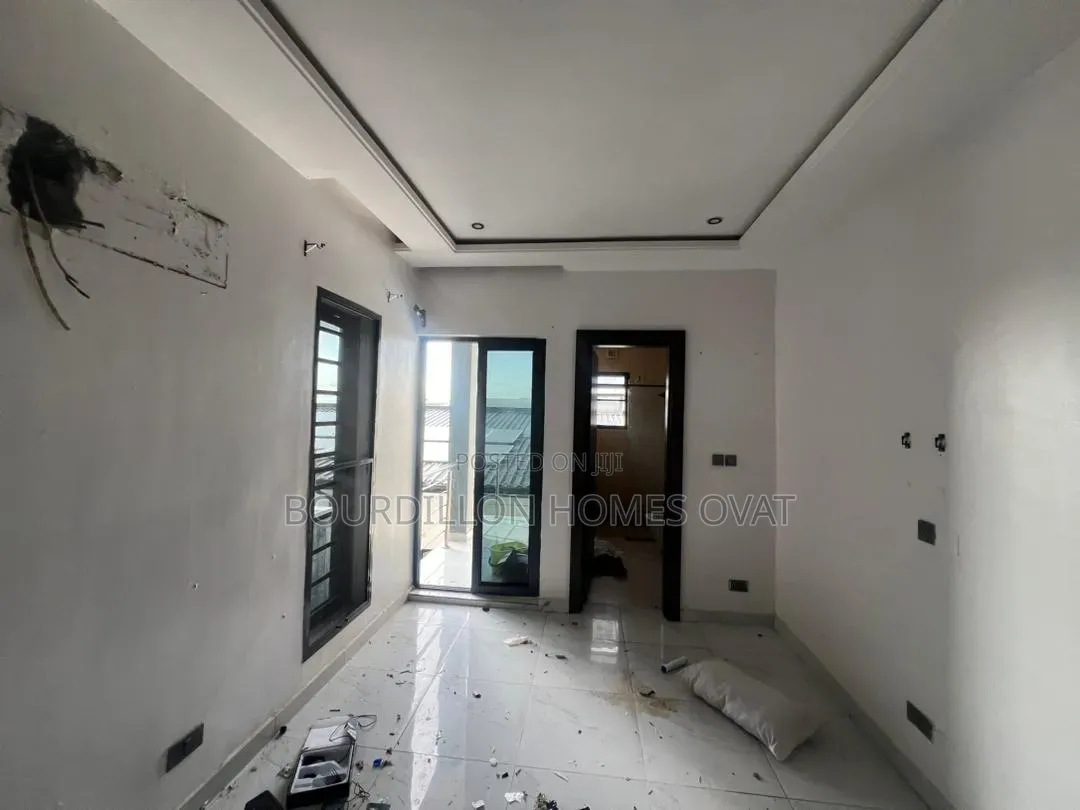 2bdrm Penthouse in Ologolo Lekki Lagos for rent