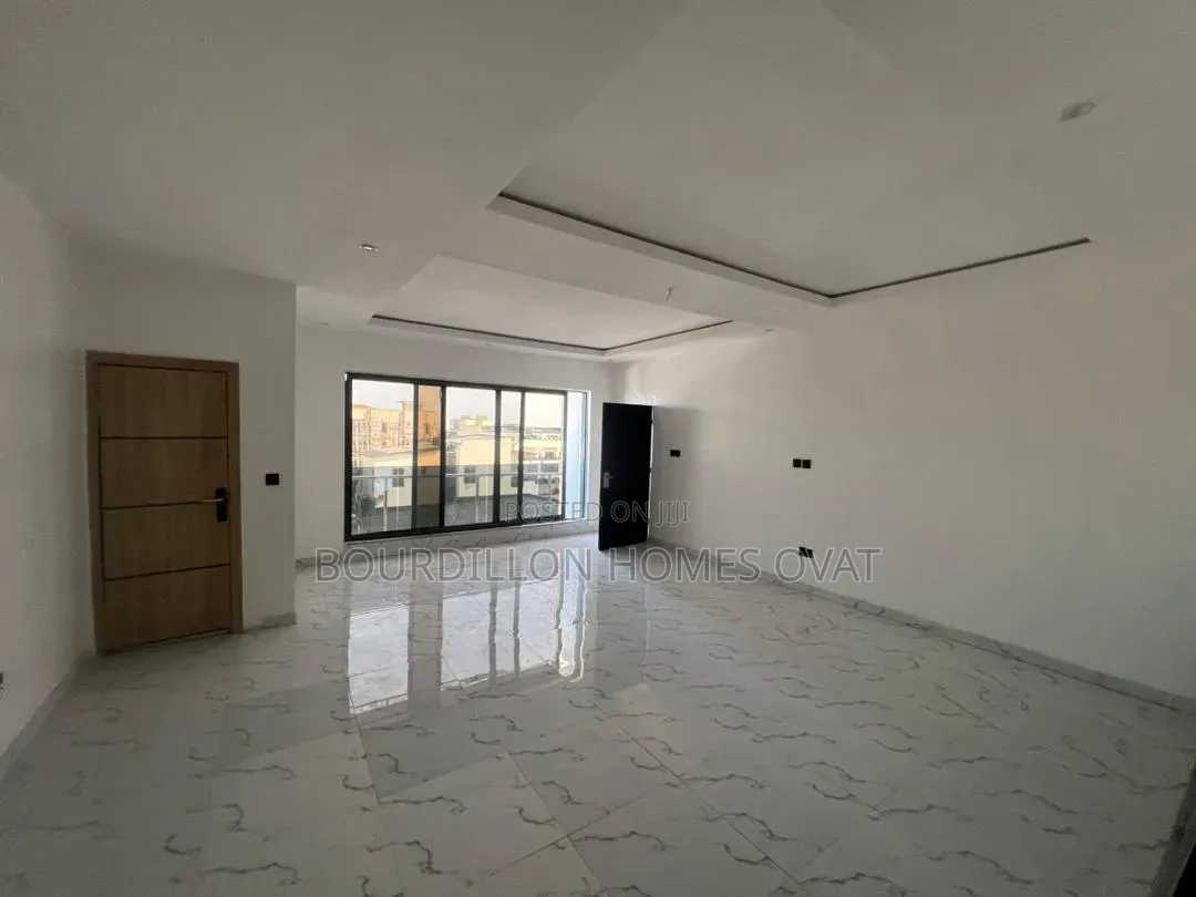 3bdrm Penthouse in Ologolo Lekki Lagos for rent