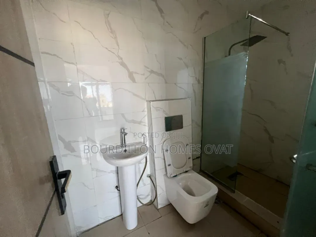 3bdrm Penthouse in Ologolo Lekki Lagos for rent