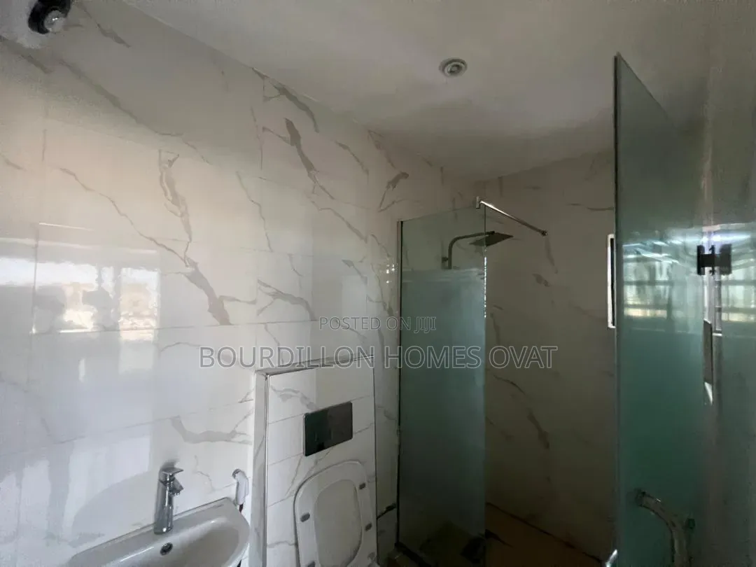 3bdrm Penthouse in Ologolo Lekki Lagos for rent