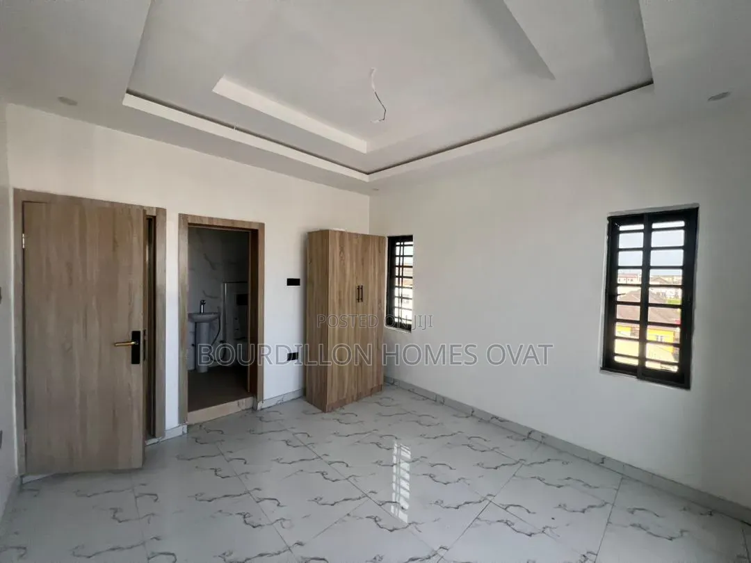 3bdrm Penthouse in Ologolo Lekki Lagos for rent