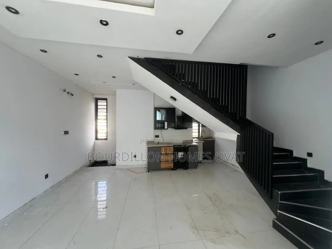 2bdrm Duplex in Ologolo Lekki Lagos for rent