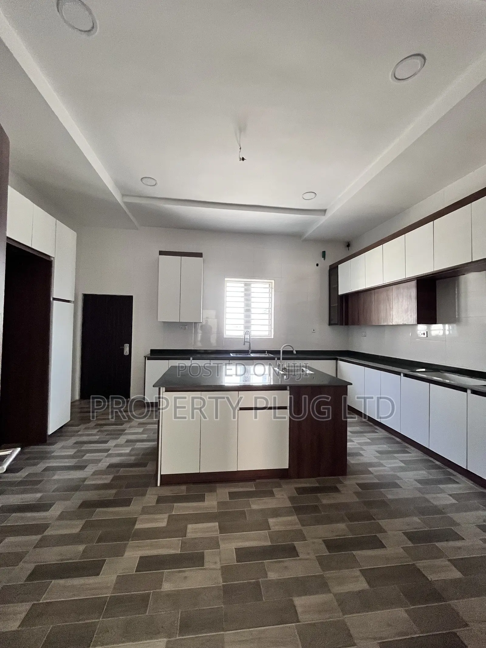 7bdrm Mansion in Karsana for sale