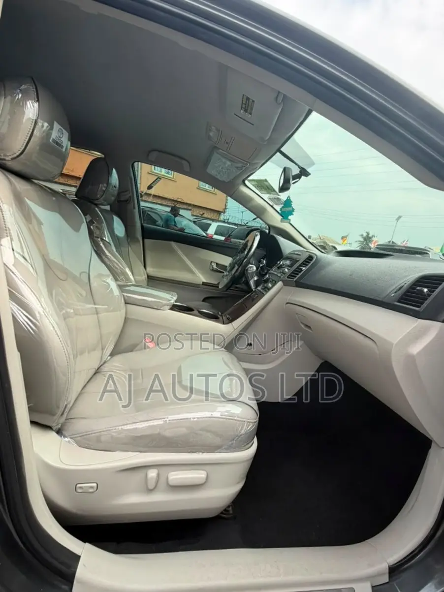 Toyota Venza V6 2010 Gray