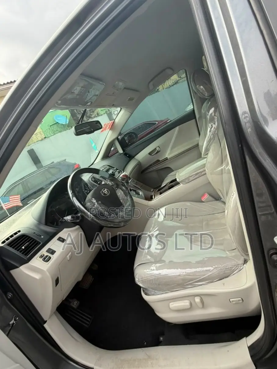 Toyota Venza V6 2010 Gray