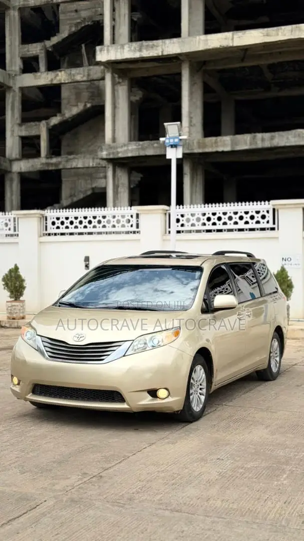 Toyota Sienna XLE 8 Passenger 2011 Gold