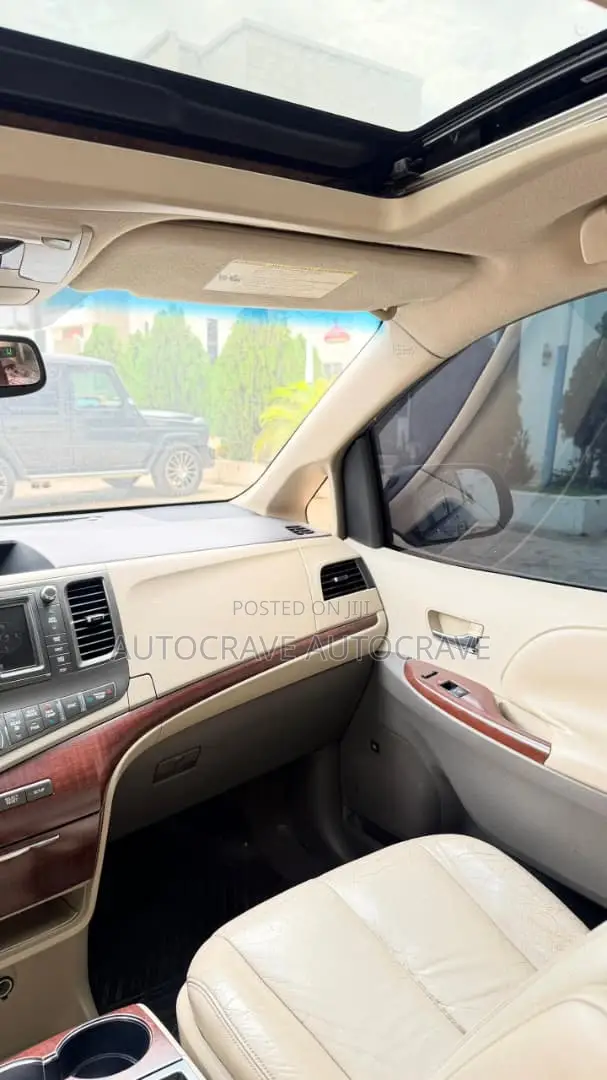 Toyota Sienna XLE 8 Passenger 2011 Gold