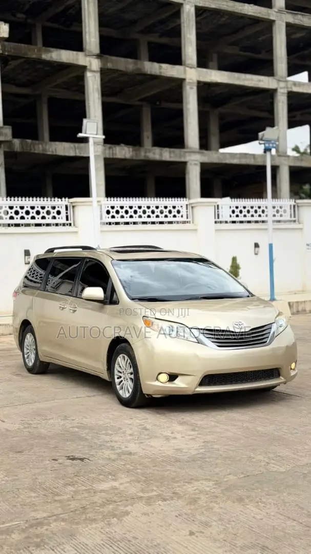 Toyota Sienna XLE 8 Passenger 2011 Gold