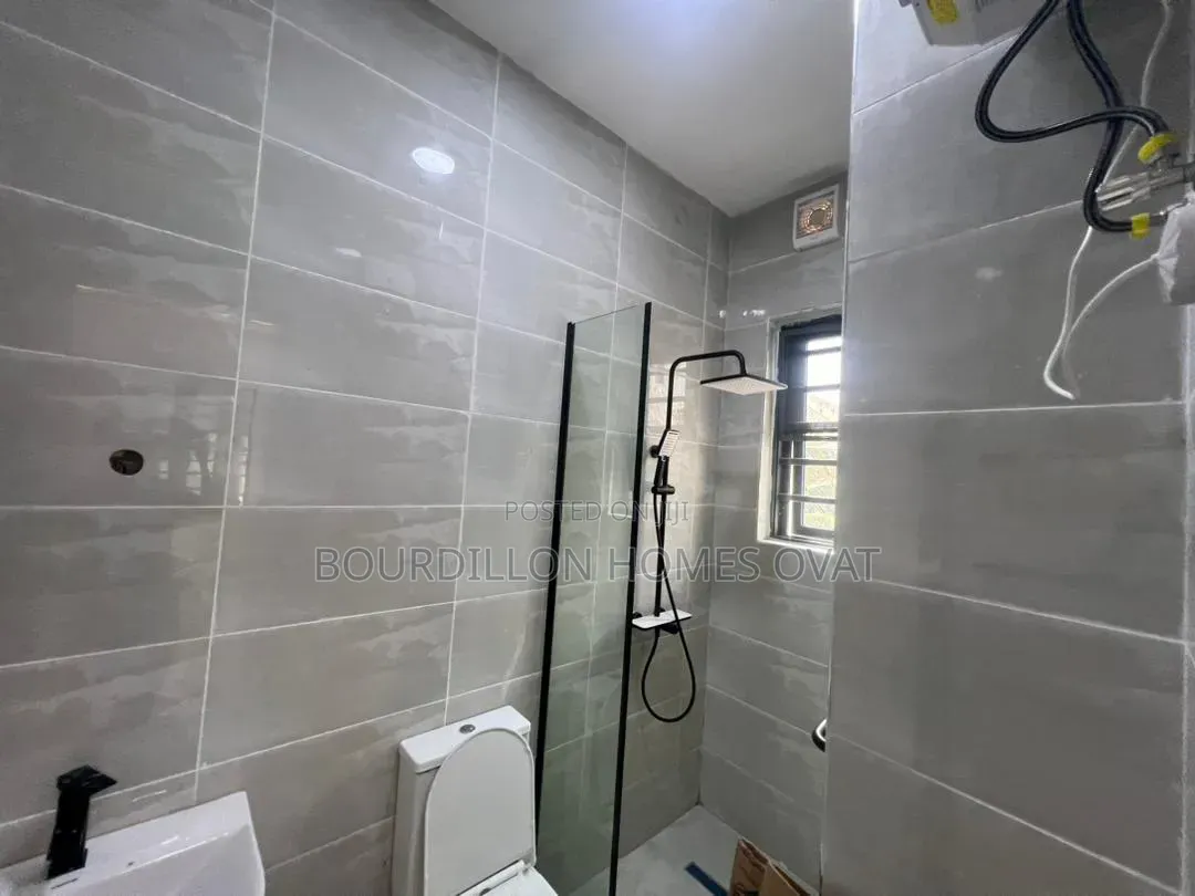 3bdrm Apartment in Lekki Phase 1 Lagos for sale