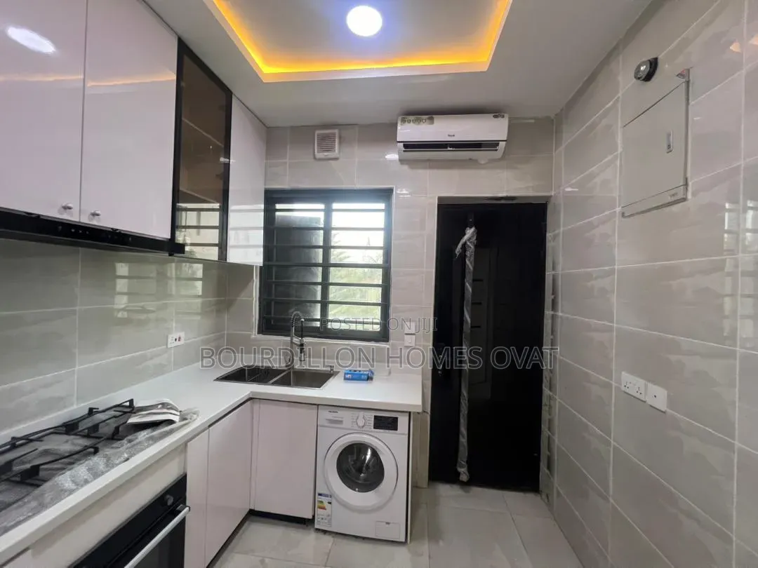 3bdrm Apartment in Lekki Phase 1 Lagos for sale