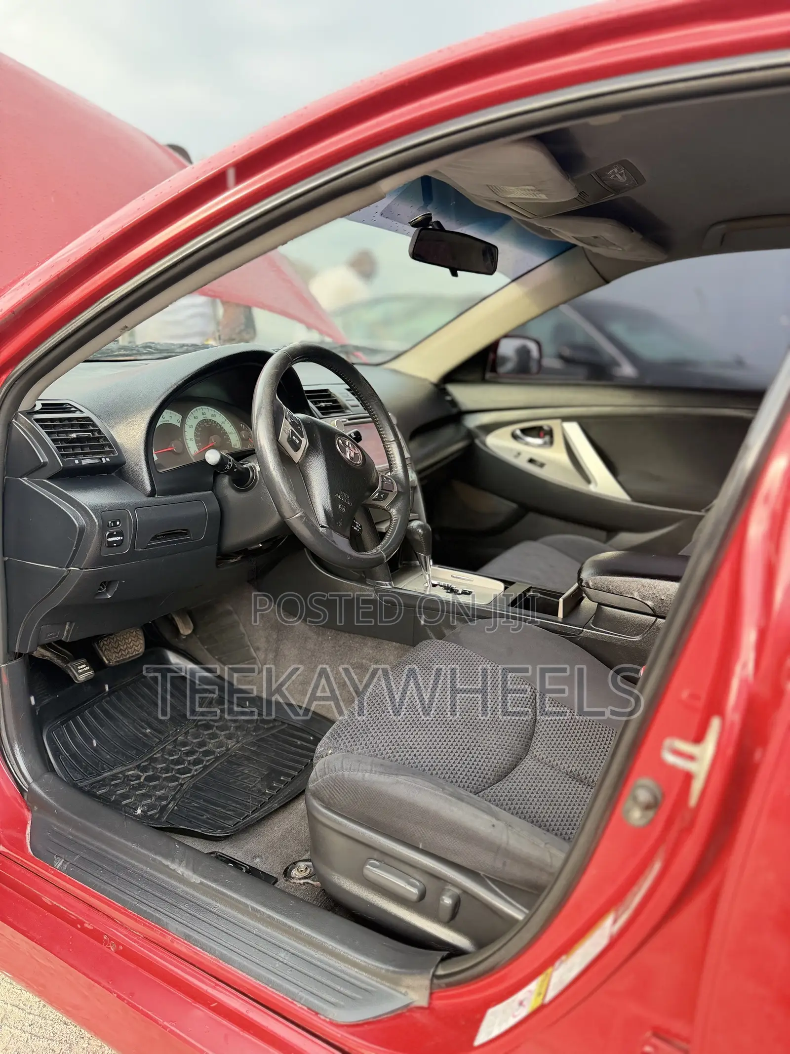 Toyota Camry SE V6 4dr Sedan (3.5L 6cyl 6A) 2011 Red