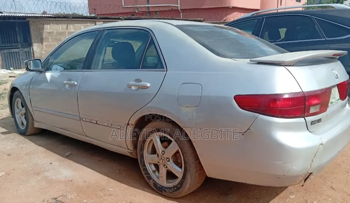 Honda Accord 2005 Silver