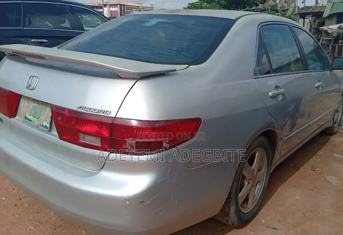 Honda Accord 2005 Silver