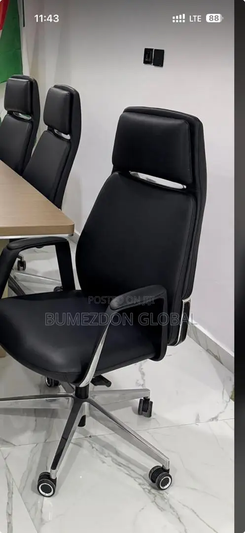 Luxury Executive Office Chair – High Back Ergonomic Swivel Chair