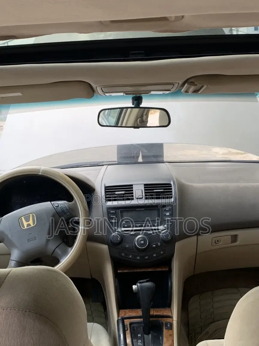 Honda Accord 2004 Gold