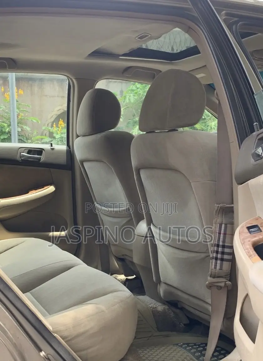 Honda Accord 2004 Gold