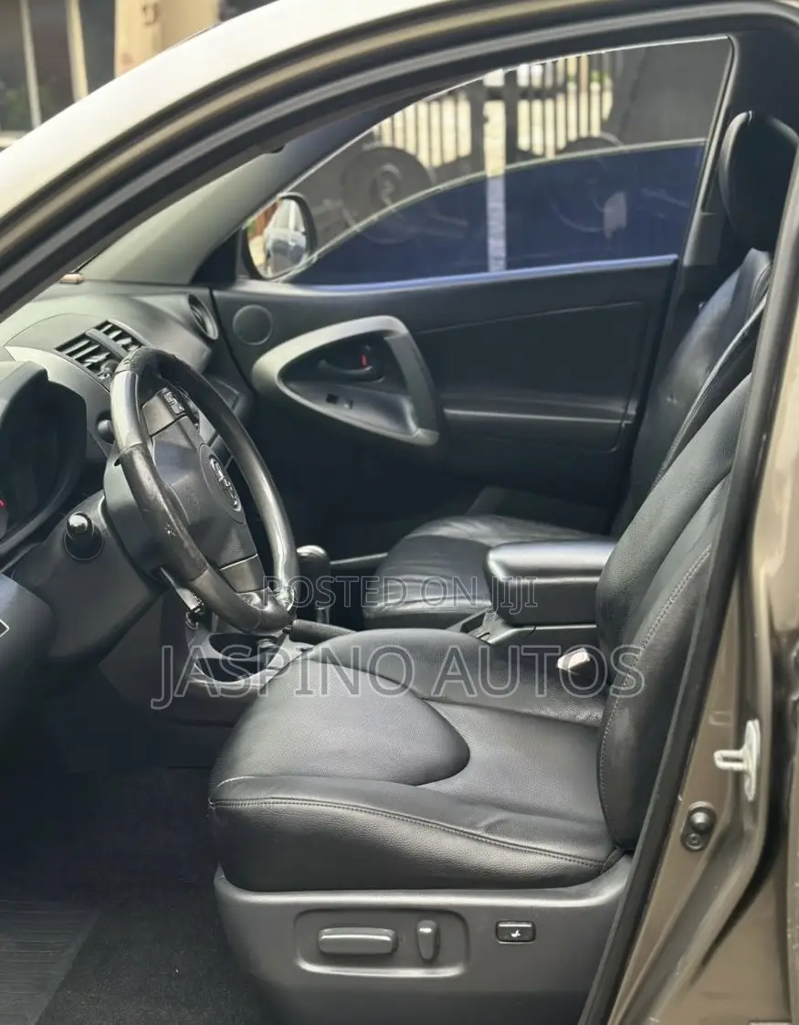 Toyota RAV4 2010 Gray