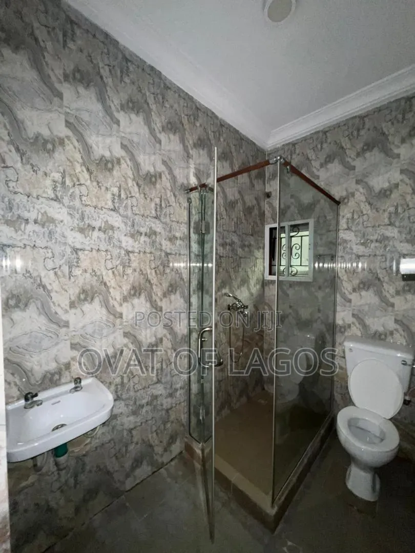 3bdrm Apartment in Chevron for rent