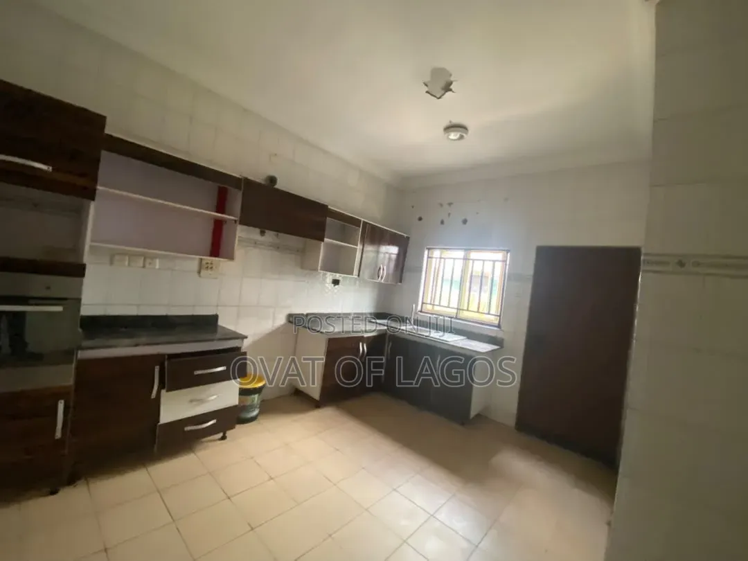 4bdrm Duplex in Chevron for rent