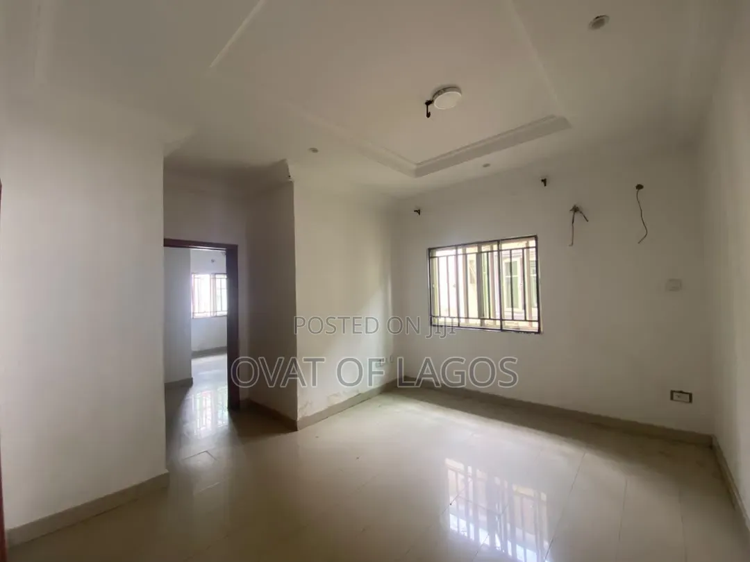 4bdrm Duplex in Chevron for rent
