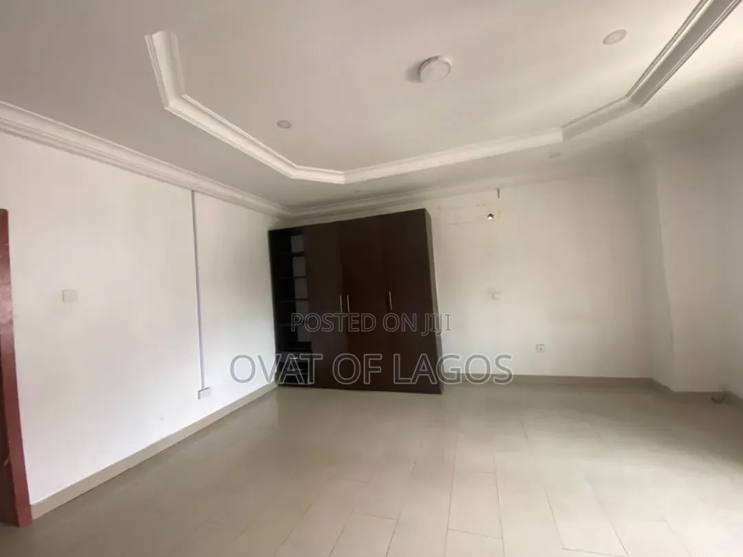 4bdrm Duplex in Chevron for rent