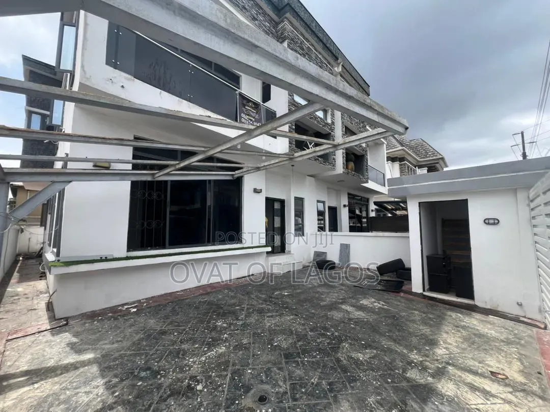4bdrm Duplex in Ikota for sale