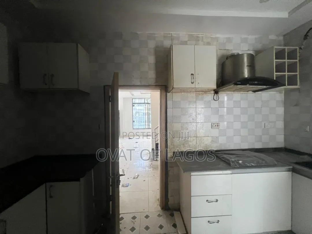 4bdrm Duplex in Ikota for sale